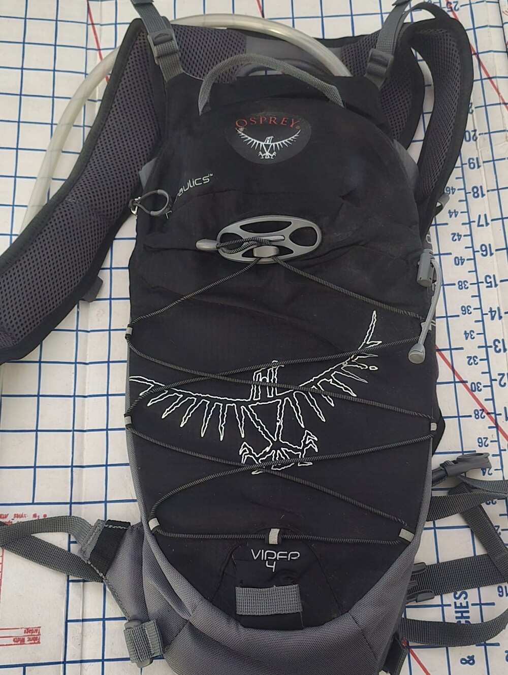 OSPREY Viper 4 Hydration Pack — Black with Gray Accents